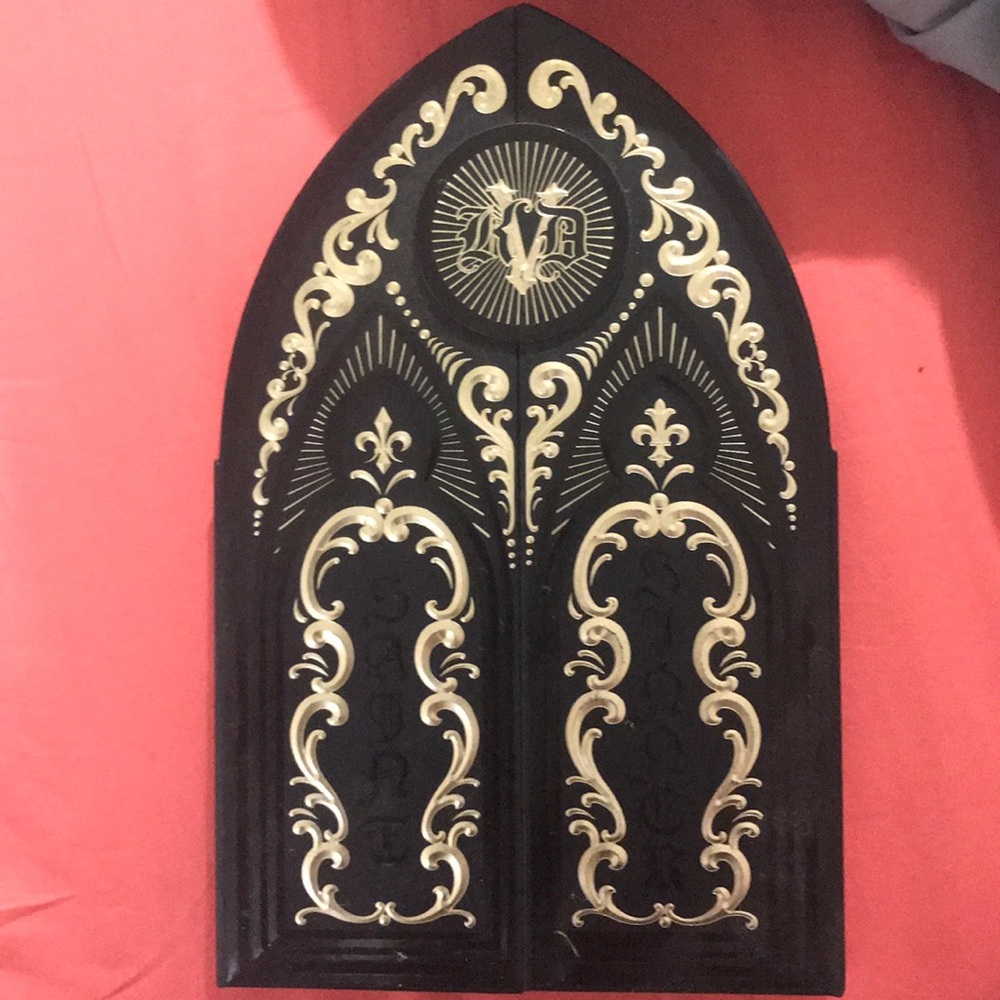 Kat Von D Saint n Sinner palette